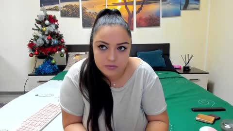 Adellineee online show from 12/27/24, 10:48