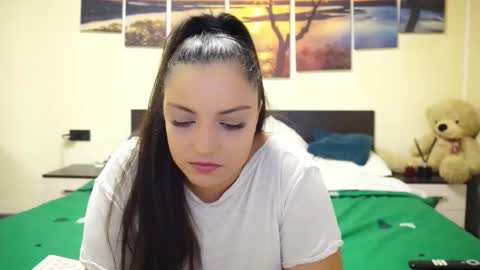 Adellineee online show from 10/10/25, 10:42