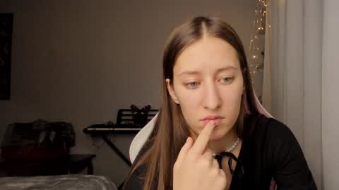 Snapshot of adellqueen chatting on 12/26/24, 10:31 Adell online show from 12/26/24, 10:31