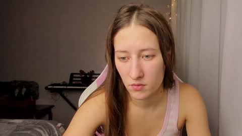 Snapshot of adellqueen chatting on 12/28/24, 10:34 Adell online show from 12/28/24, 10:34