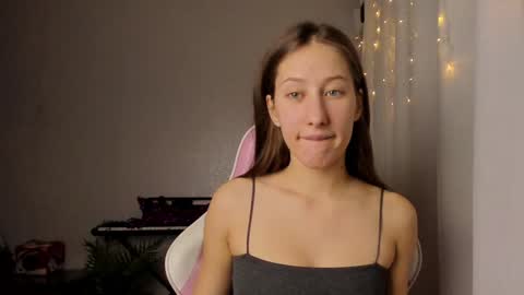 Snapshot of adellqueen chatting on 01/03/25, 10:40 Adell online show from 01/03/25, 10:40