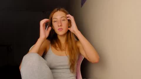 Snapshot of adellqueen chatting on 12/18/25, 10:38 Adell online show from 12/18/25, 10:38