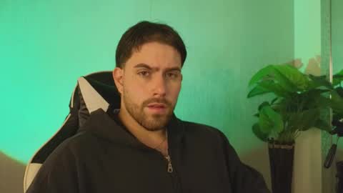 Ades online show from 12/03/25, 11:08