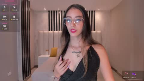 Snapshot of adharadonnet chatting on 01/10/25, 04:01 Adhara online show from 01/10/25, 04:01