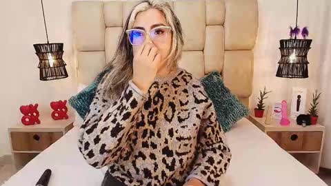 AdharaSmithh online show from 02/24/25, 09:31