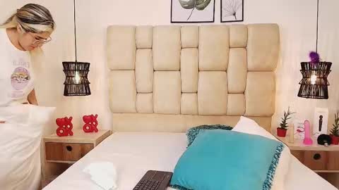 AdharaSmithh online show from 02/25/25, 08:41