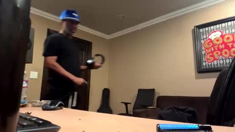 Snapshot of adick_ting chatting on 10/29/25, 05:47 adick_ting online show from 10/29/25, 05:47