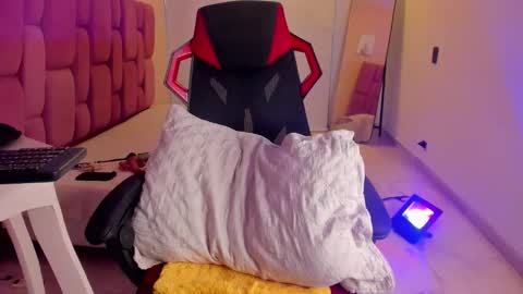 adonis_hot_xx online show from 12/04/25, 09:45