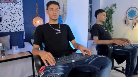 adonis_wb online show from 12/17/25, 08:15