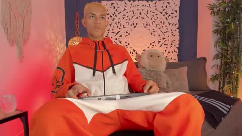 adonis_wb online show from 01/17/26, 02:38