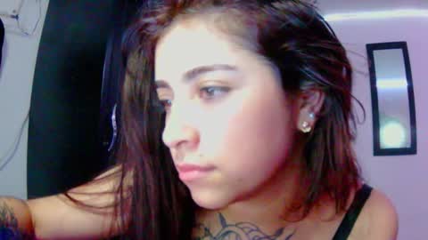 Snapshot of adri_gomez1 chatting on 11/12/25, 06:47 online show from 11/12/25, 06:47