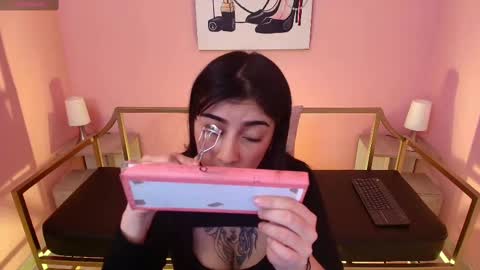 Snapshot of adri_gomez_1 chatting on 09/12/25, 04:12 Adri online show from 09/12/25, 04:12