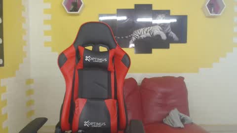 adri_sexboy online show from 12/19/24, 01:07