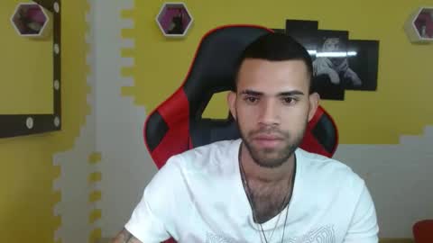 adri_sexboy online show from 01/30/25, 04:34