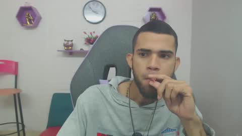 adri_sexboy online show from 02/05/25, 12:17