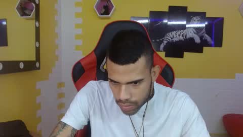 adri_sexboy online show from 02/19/25, 12:11