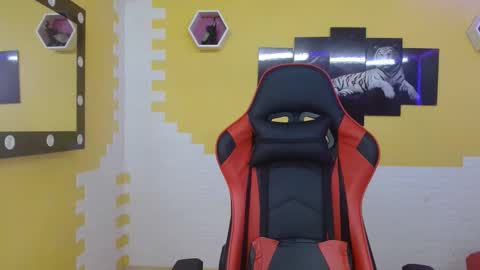 adri_sexboy online show from 02/21/25, 12:39