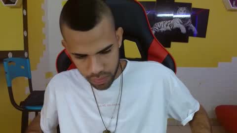 adri_sexboy online show from 03/05/25, 12:33