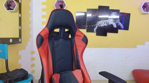 adri_sexboy online show from 03/09/25, 12:42