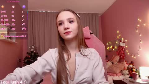 Snapshot of adria_arjona chatting on 12/22/25, 07:38 Eva online show from 12/22/25, 07:38