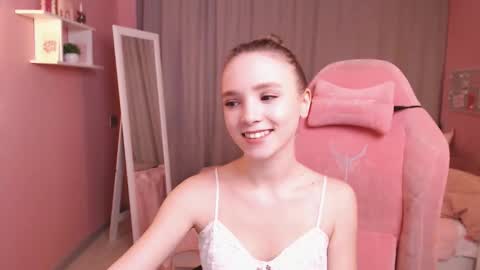 Snapshot of adria_arjona chatting on 02/08/26, 07:34 Eva online show from 02/08/26, 07:34