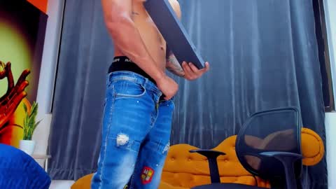   online show from 11/26/25, 07:15