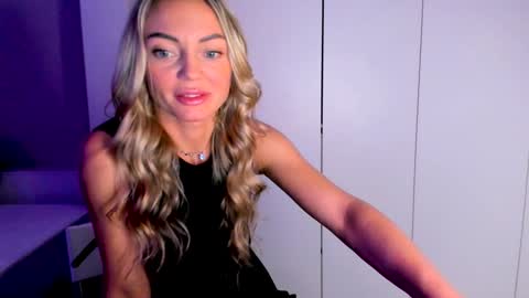 Adriana online show from 12/25/24, 04:11