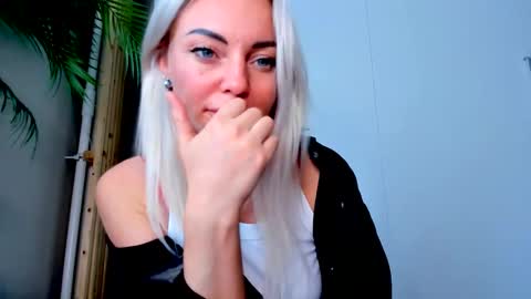 Adriana online show from 09/12/25, 01:11