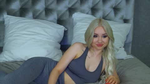 Adriana Rockefeller online show from 04/16/26, 04:52