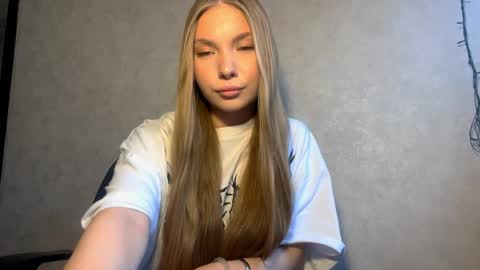 Caroline online show from 04/01/26, 02:25