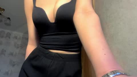 Caroline online show from 04/10/26, 02:33