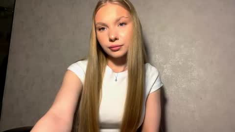 Caroline online show from 04/12/26, 03:28