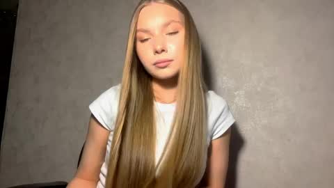 Caroline online show from 04/15/26, 03:41