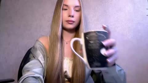Caroline online show from 05/17/26, 02:13