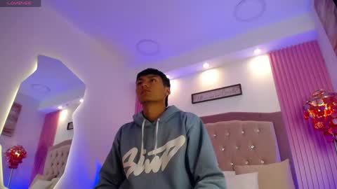adrianstark_ online show from 06/04/26, 12:44