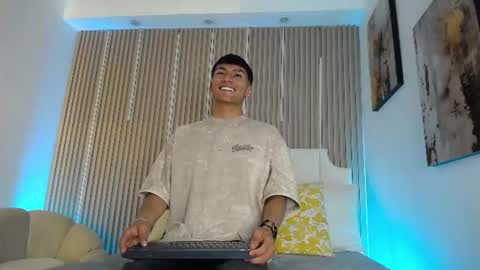 adrianstark_ online show from 06/19/26, 01:04