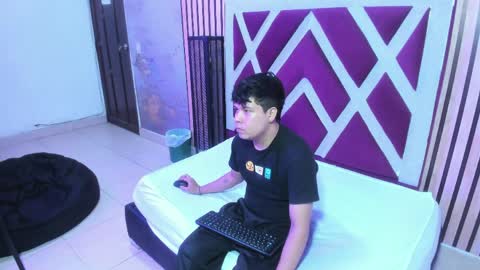 adrianwalkerr online show from 04/05/26, 04:42