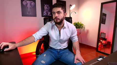 Snapshot of adrianwilliams_ chatting on 02/27/25, 11:48 Adrian Williams online show from 02/27/25, 11:48