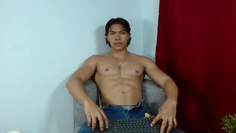 adriel_escalante online show from 10/18/25, 01:30