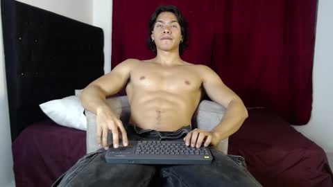 adriel_escalante online show from 01/08/26, 03:09