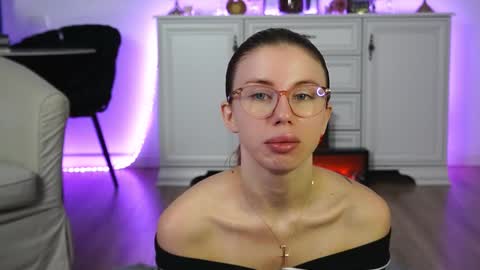 Aelia online show from 10/17/25, 04:48