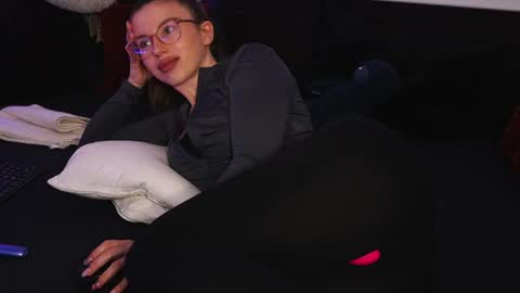 Aelia online show from 04/16/26, 05:47