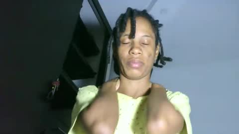 Snapshot of africadeluxe chatting on 01/05/25, 09:37 Africa online show from 01/05/25, 09:37