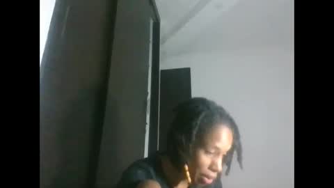 Snapshot of africadeluxe chatting on 02/25/25, 10:37 Africa online show from 02/25/25, 10:37