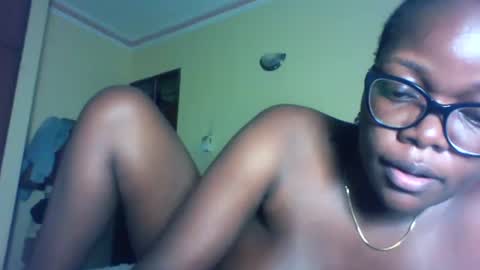 Snapshot of afrilola chatting on 05/24/26, 03:44 afrilola online show from 05/24/26, 03:44