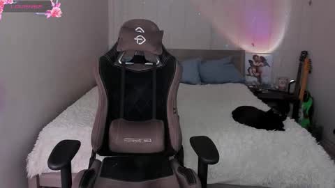 Eva online show from 11/28/25, 07:22