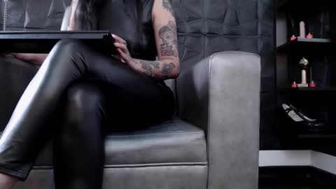 Snapshot of agata_darkness chatting on 10/04/25, 06:28 Miss Agata online show from 10/04/25, 06:28