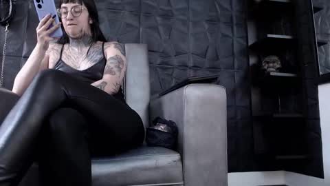 Snapshot of agata_darkness chatting on 11/18/25, 06:23 Miss Agata online show from 11/18/25, 06:23