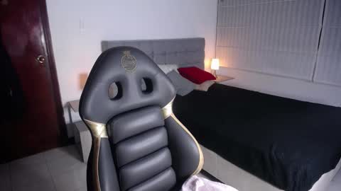 Agatha Bellucci  online show from 10/28/25, 04:31