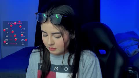 Snapshot of agatha_riccie chatting on 11/22/25, 02:21 Cat online show from 11/22/25, 02:21